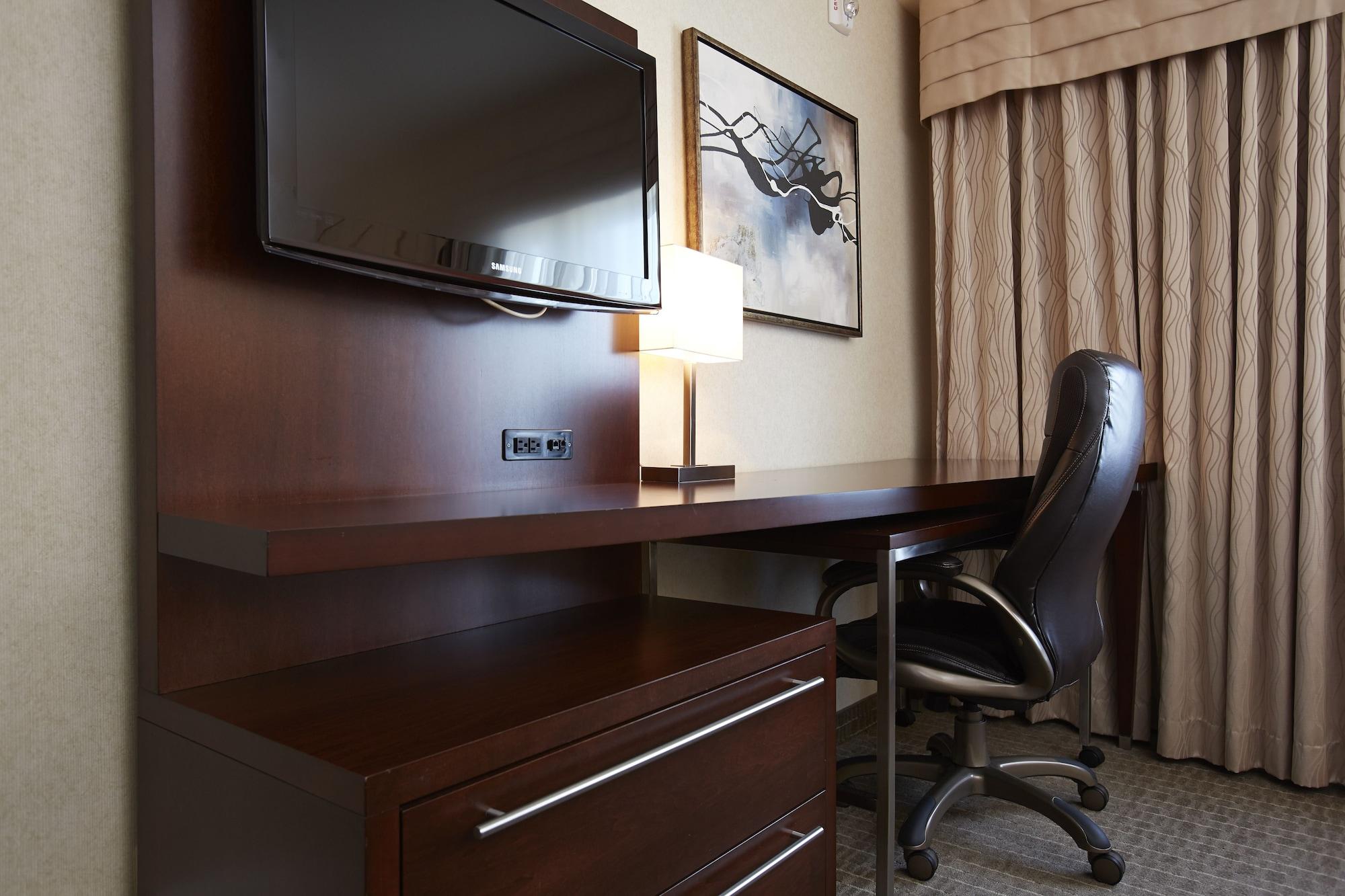 Quality Inn & Suites Валь-д'Ор Экстерьер фото