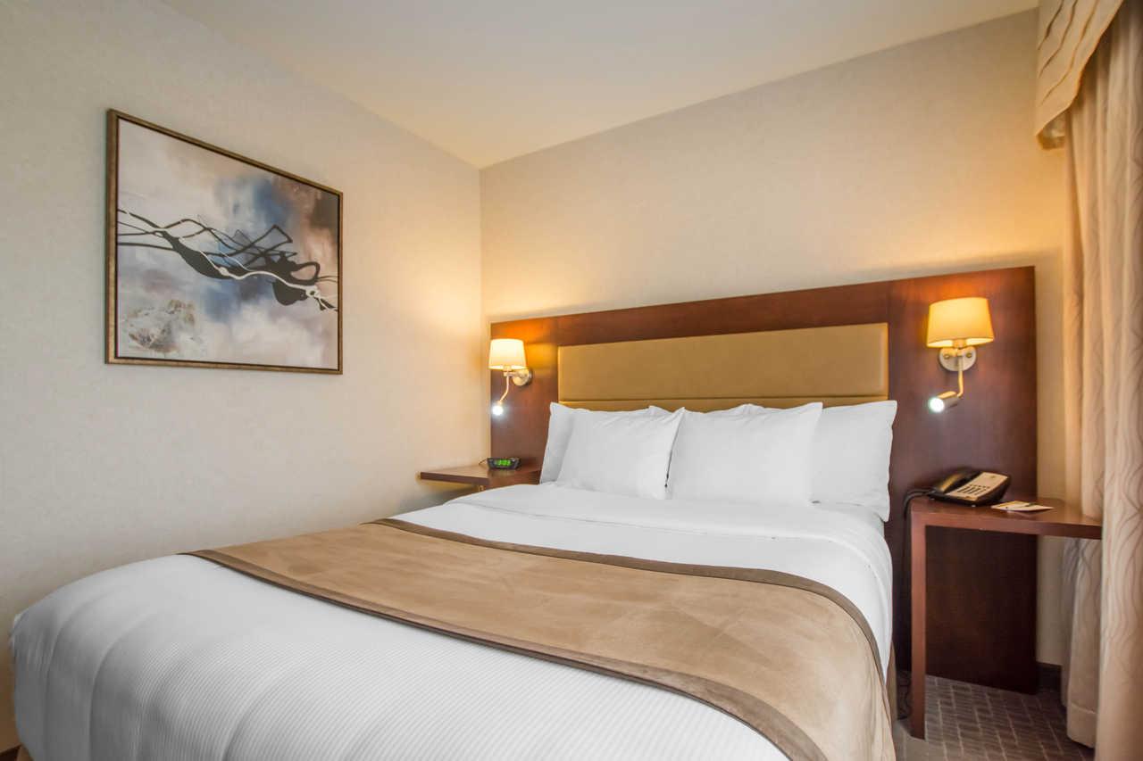 Quality Inn & Suites Валь-д'Ор Экстерьер фото