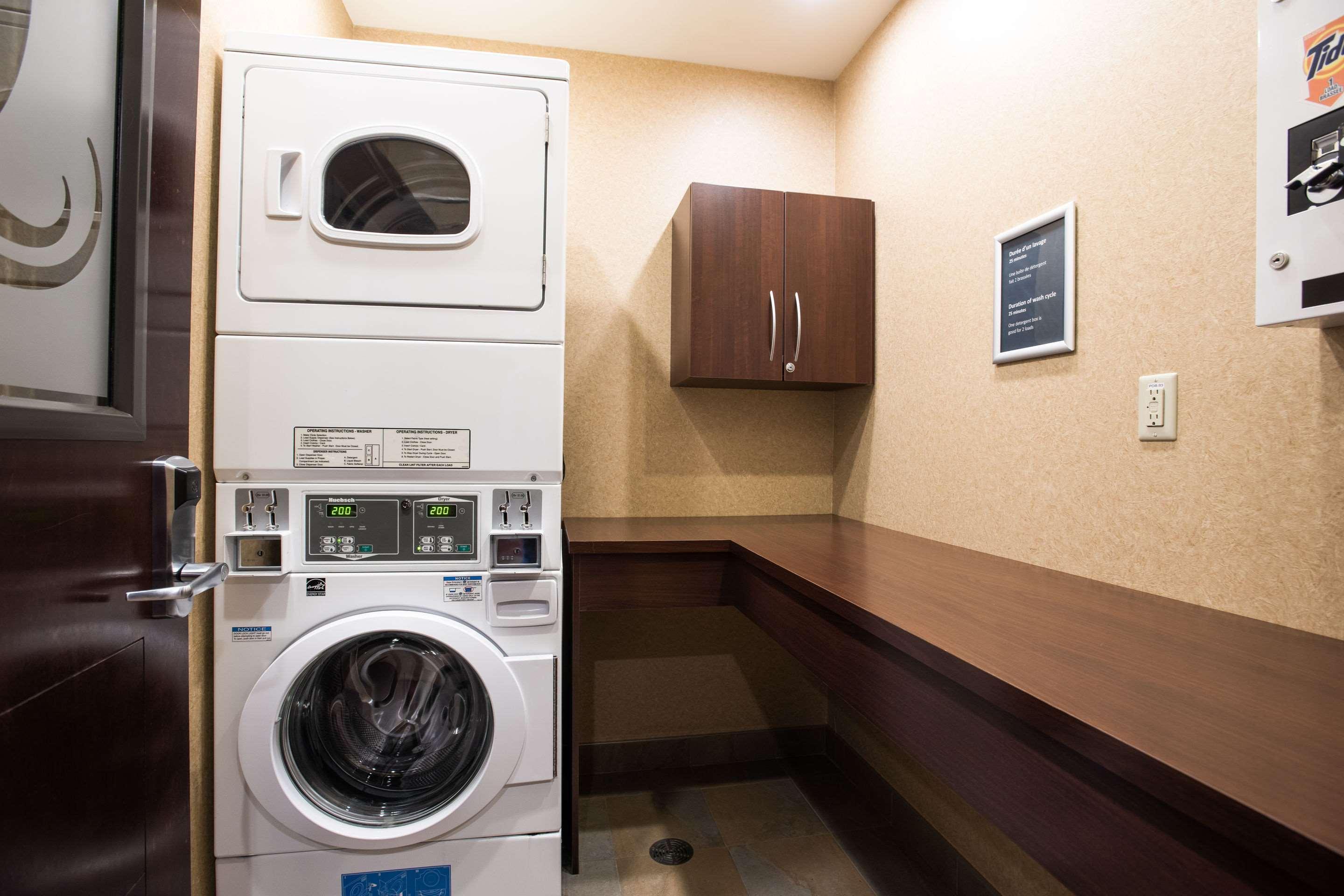 Quality Inn & Suites Валь-д'Ор Экстерьер фото