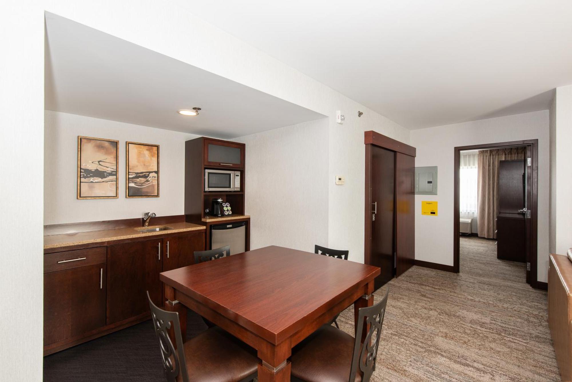 Quality Inn & Suites Валь-д'Ор Экстерьер фото