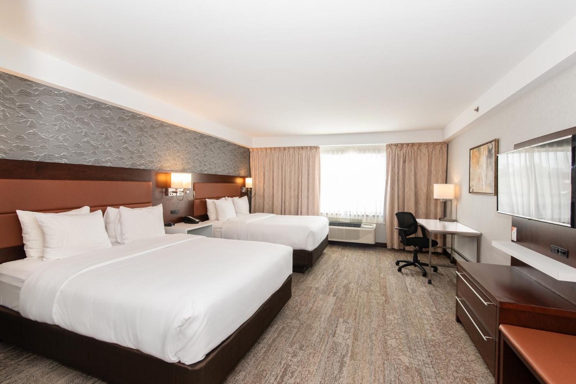 Quality Inn & Suites Валь-д'Ор Экстерьер фото