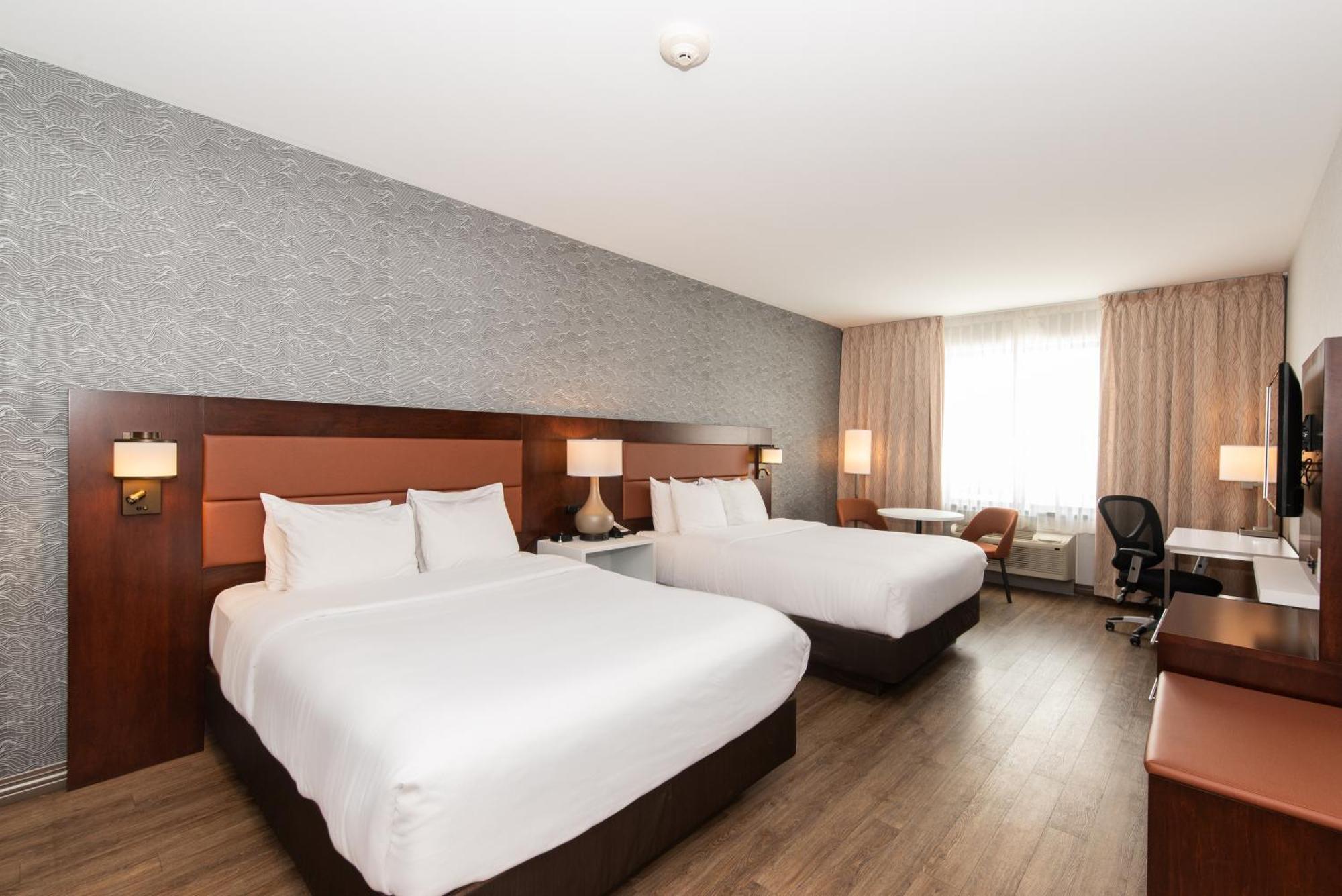 Quality Inn & Suites Валь-д'Ор Экстерьер фото