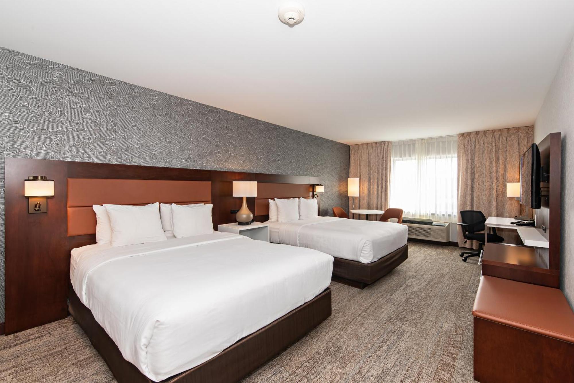 Quality Inn & Suites Валь-д'Ор Экстерьер фото