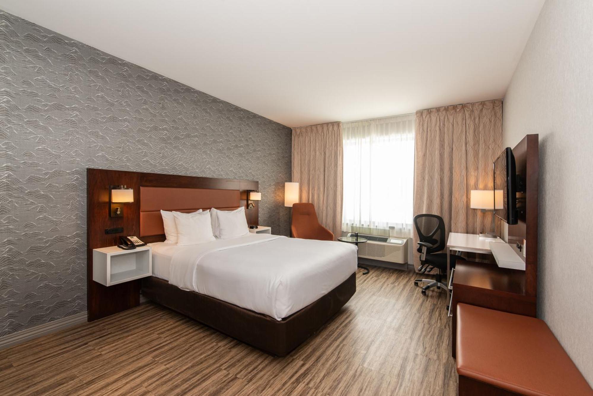 Quality Inn & Suites Валь-д'Ор Экстерьер фото